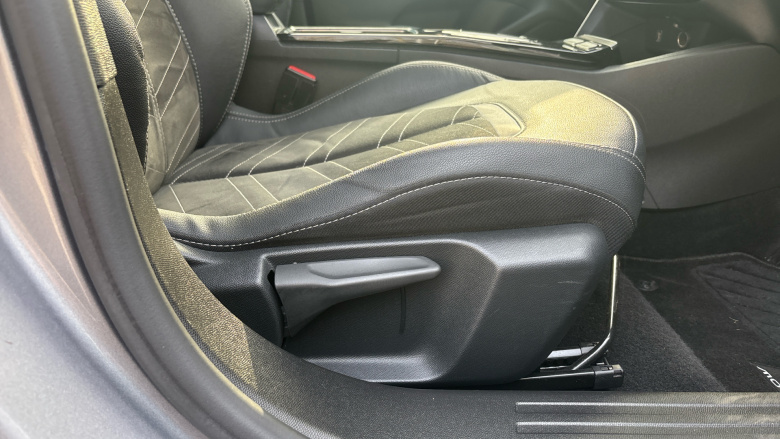 Vauxhall Mokka 100kW Ultimate 50kWh 5dr Auto Electric Hatchback